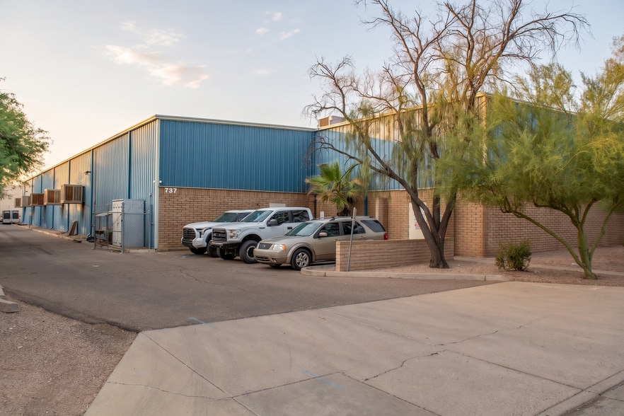 More Photos Of 737 W 2nd Ave, Mesa Manufacturing For Sale