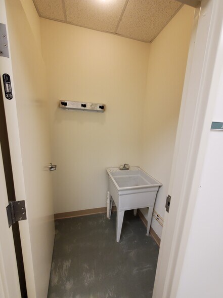 More Photos Of 3619 Richmond Hwy, Stafford Light Distribution For Lease