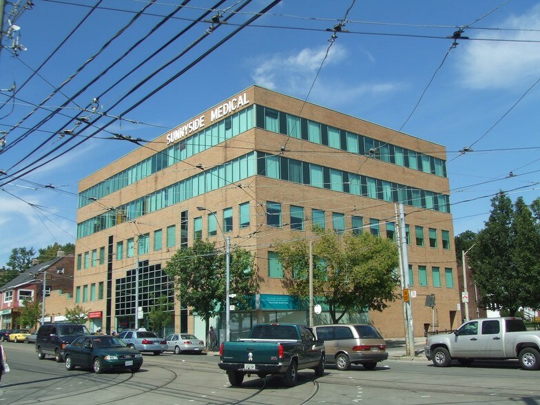 More Photos Of 27 Roncesvalles Ave, Toronto Medical For Lease