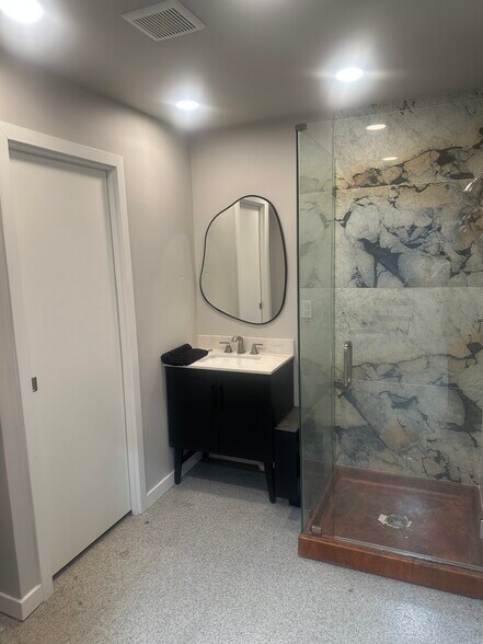 More Photos Of 450 E Willis #122, Chandler Self Storage For Sale