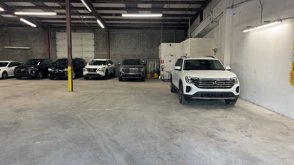 More Photos Of 3200 Greens Rd, Houston Showroom For Lease