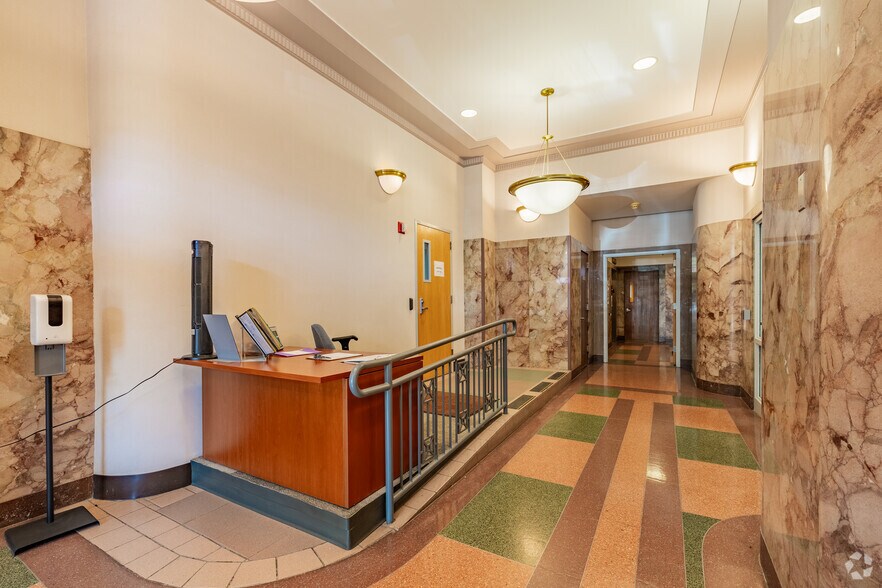 More Photos Of 503 S Kansas Ave, Topeka Office For Sale