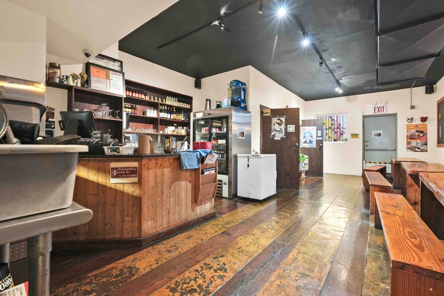 More Photos Of 33-18 Ditmars Blvd, Astoria Storefront Retail Residential For Lease