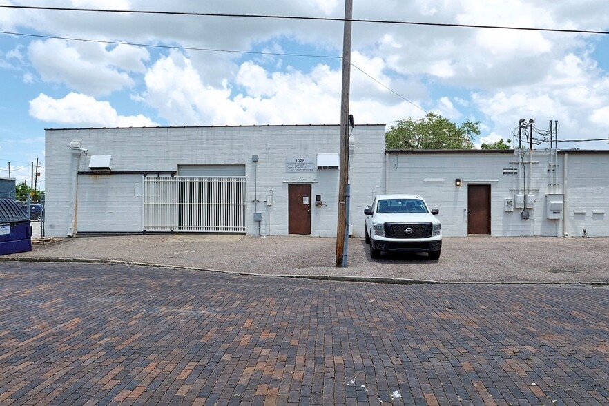 More Photos Of 1028 W Washington St, Orlando Light Distribution For Lease