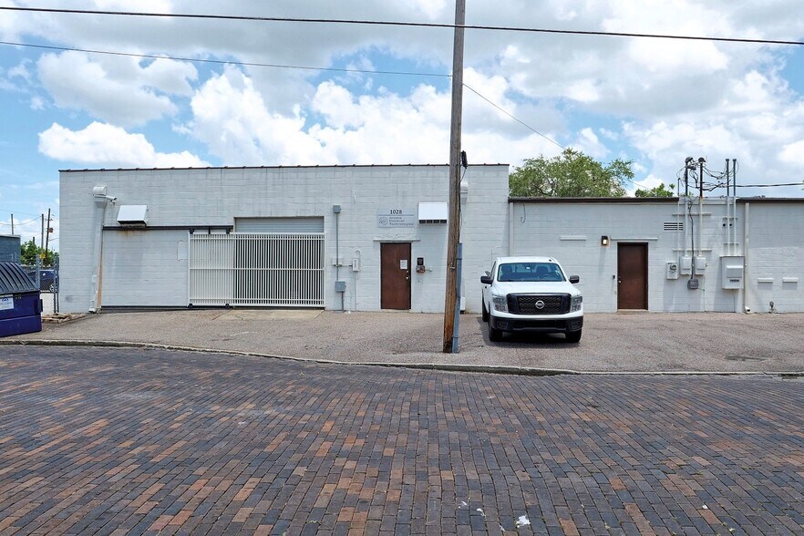 More Photos Of 1028 W Washington St, Orlando Light Distribution For Lease