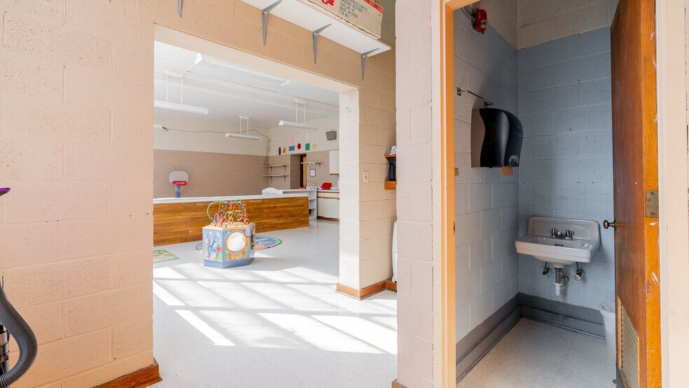 More Photos Of 81 Evick Dr, Franklin Flex For Sale