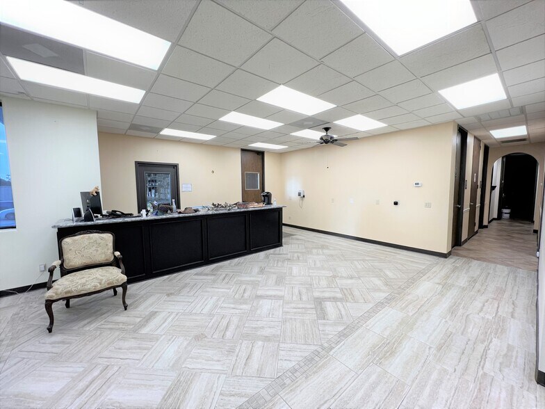 More Photos Of 21019 Spring Towne Dr, Spring Showroom For Lease