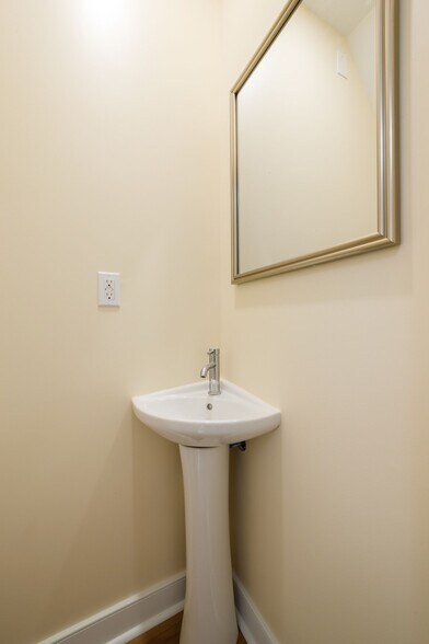 More Photos Of 4 S 1st St, Richmond Loft Creative Space For Lease