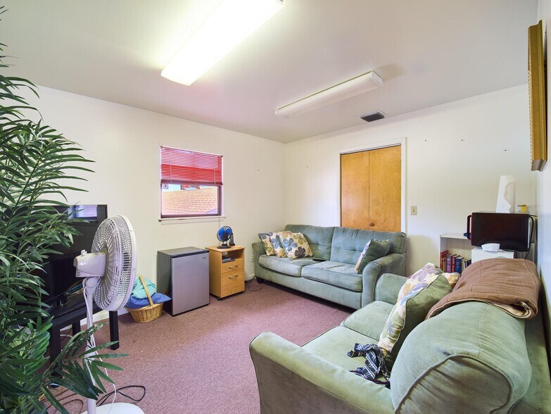 More Photos Of 464 N 9th St, Fort Pierce General Retail For Sale