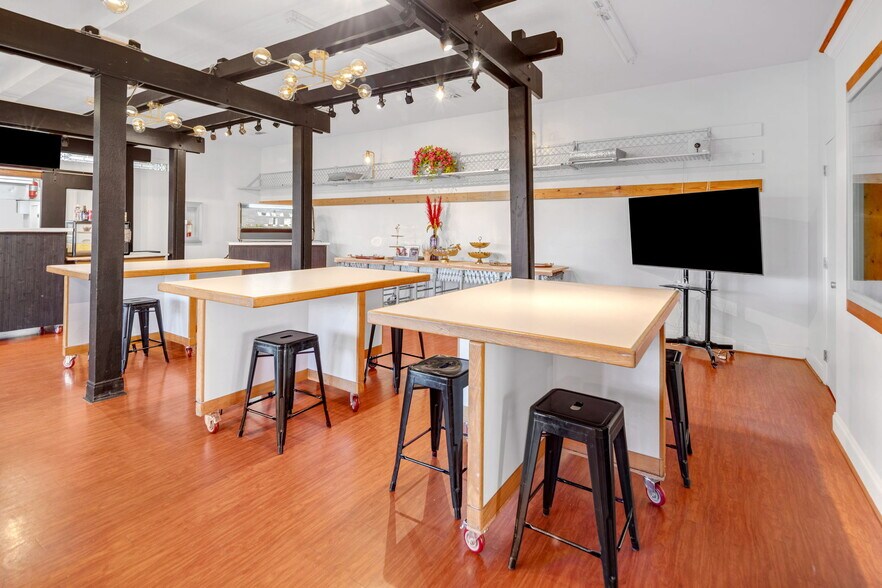 More Photos Of 2606 S Texas Ave, Bryan Restaurant For Sale