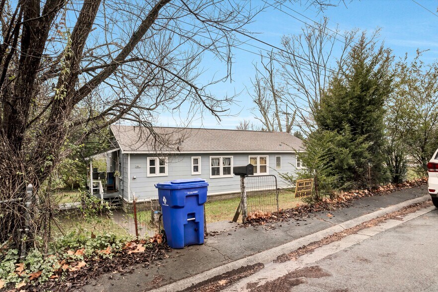 More Photos Of 100 Howard Ln, Oak Ridge Apartments For Sale