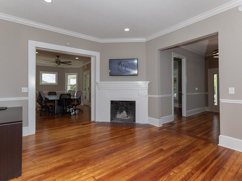 More Photos Of 713 W New York Ave, Deland Office For Lease