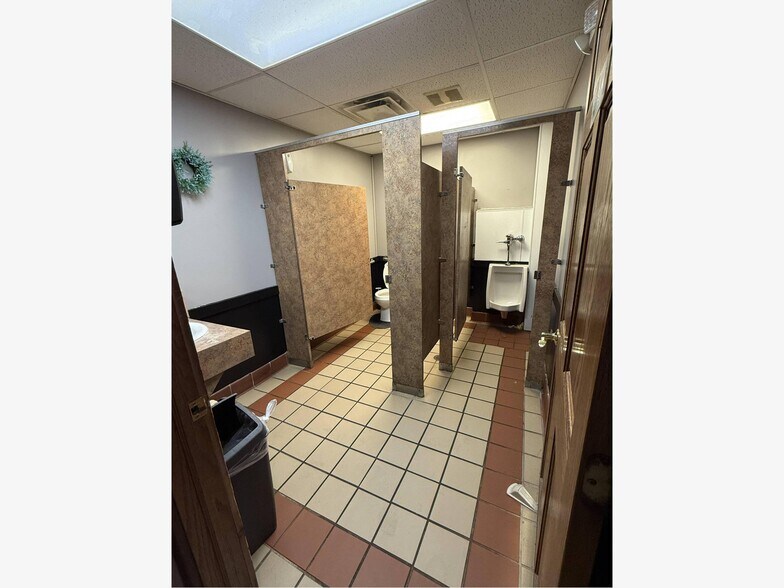 More Photos Of 801 Sixth St, Mendota Storefront Retail Residential For Sale