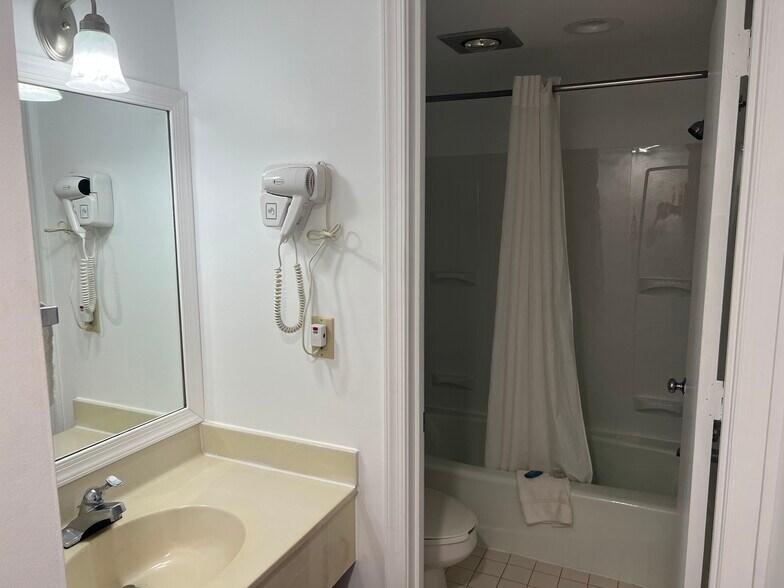 More Photos Of 6493 Richmond Rd, Williamsburg Hotel For Sale
