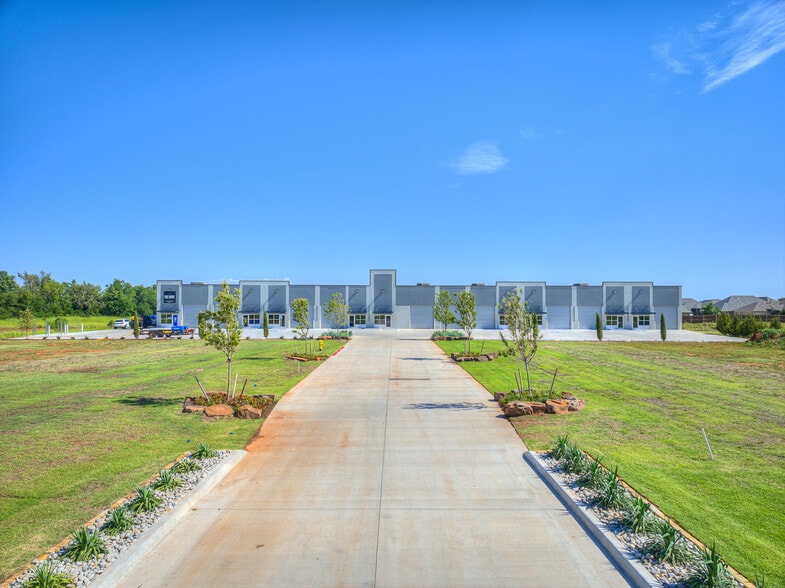 More Photos Of 4009 NW 164th St, Edmond Industrial For Sale