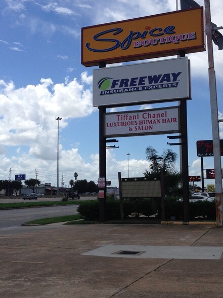 More Photos Of 2590 610 South Loop West, Houston Storefront Retail Office For Lease