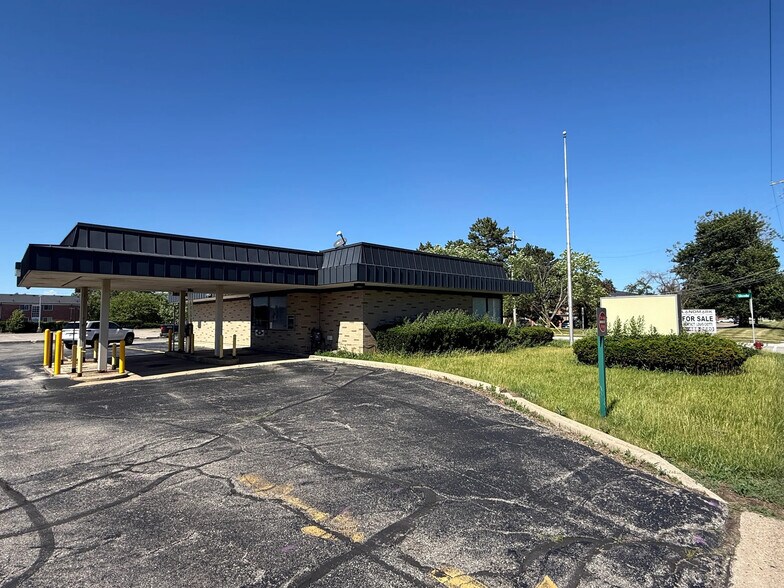 Primary Photo Of 14801 E 12 Mile Rd, Warren Bank For Sale