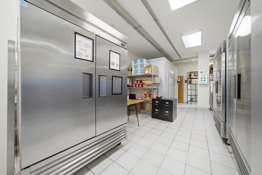 More Photos Of 907 N Damen Ave, Chicago Storefront Retail Residential For Lease
