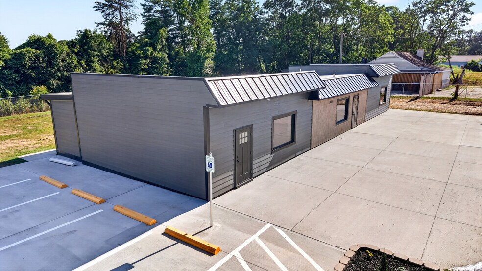 More Photos Of 3608 Burlington Rd, Greensboro Freestanding For Sale
