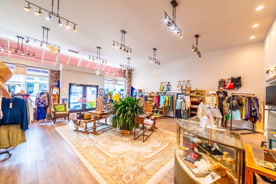 More Photos Of 1010 1st St, Snohomish General Retail For Lease