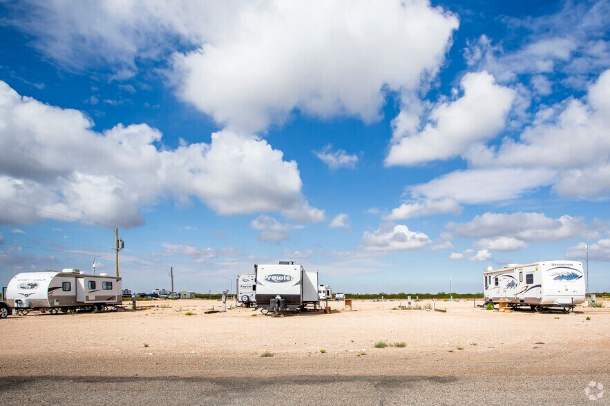 More Photos Of 801 Woodard St, Pyote Trailer Camper Park For Sale