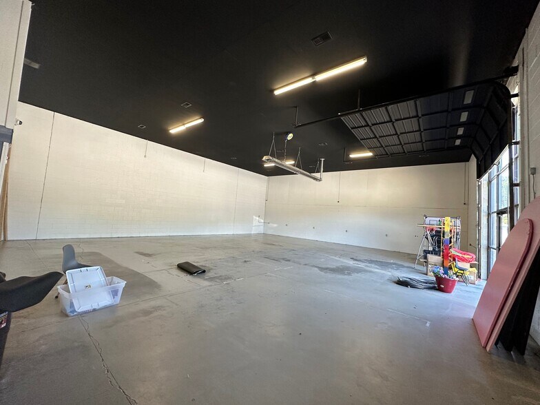 More Photos Of 354 Hyatt St, Gaffney Distribution For Lease