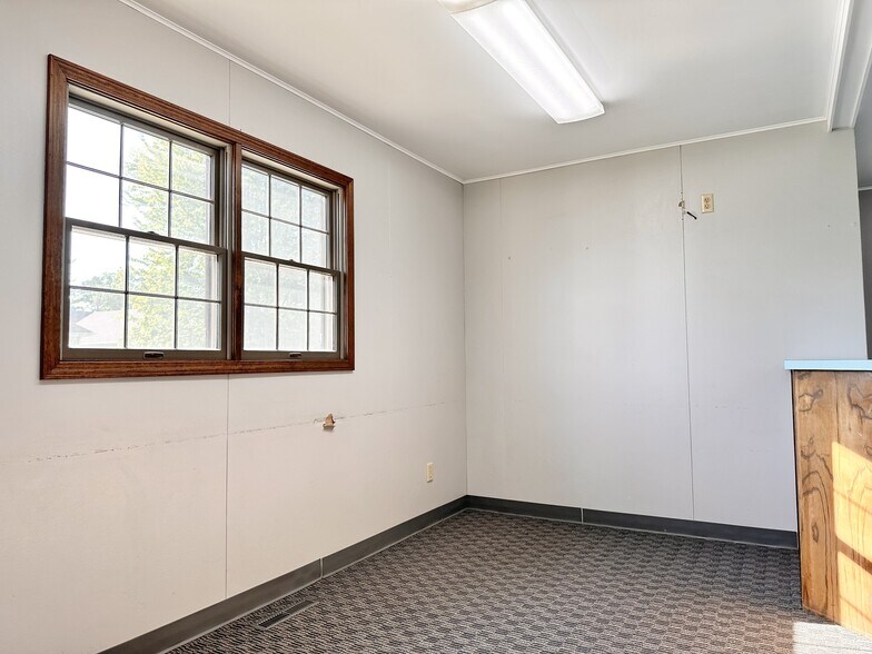 More Photos Of 152 E 8th St, Trenton Office For Sale