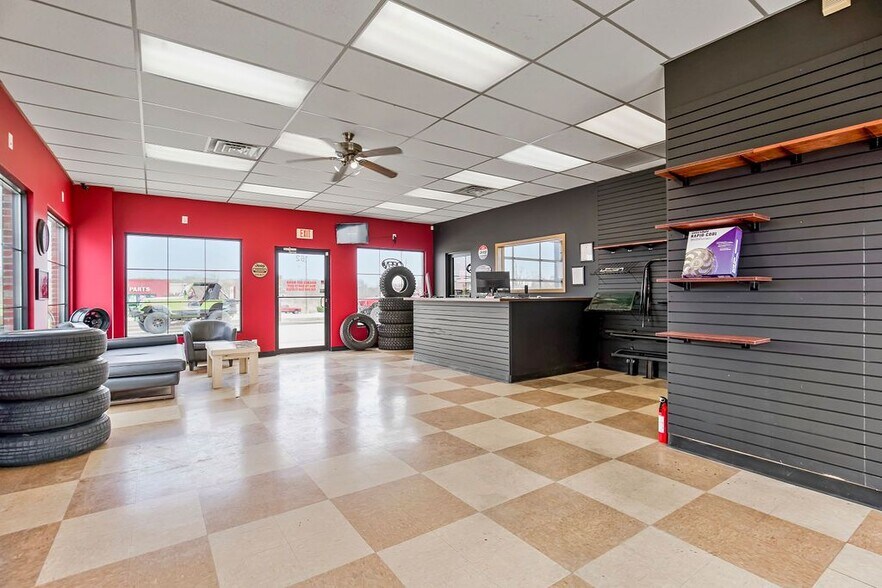 More Photos Of 162 S Buckner Tarsney Rd, Oak Grove Auto Repair For Sale