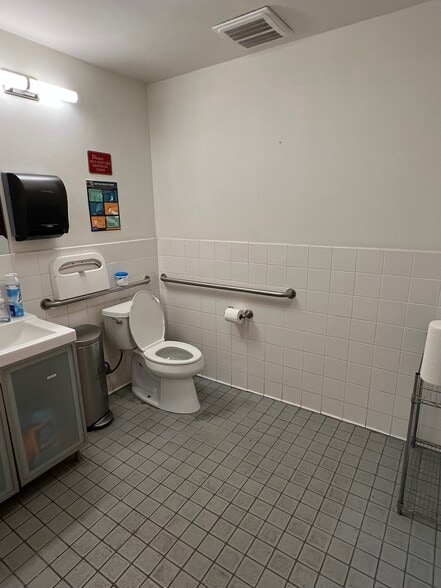 More Photos Of 450 S Raymond Ave, Pasadena Warehouse For Sale