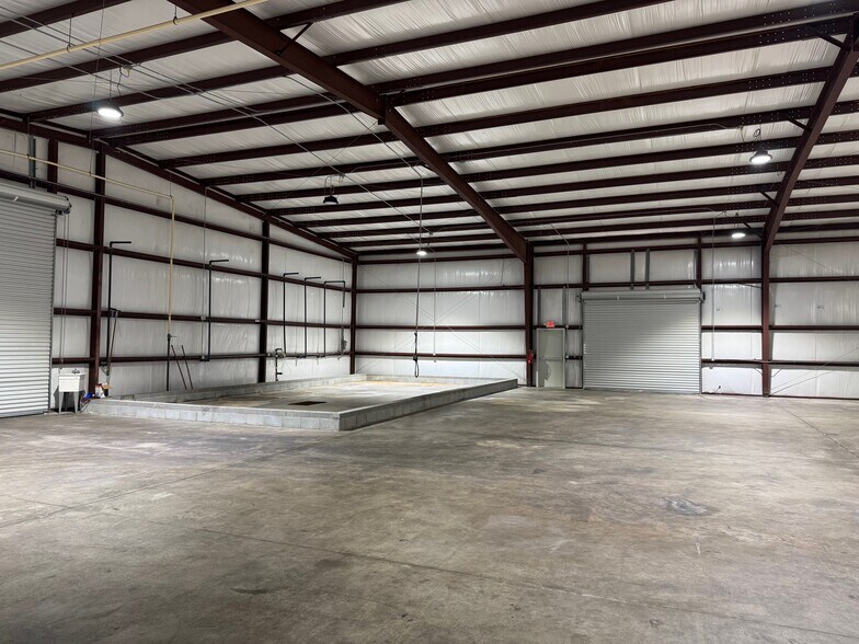 More Photos Of 628 Industrial Park Rd, Roberta Industrial For Lease
