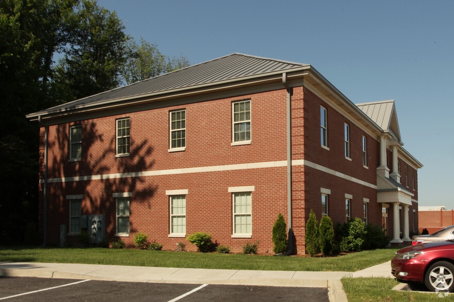 Primary Photo Of 800 Lily Creek Rd, Louisville Coworking Space