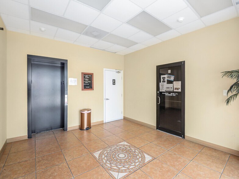 More Photos Of 11450 Space Center Blvd, Houston Medical For Lease