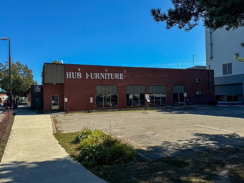 Primary Photo Of 900 Main St, Westbrook Freestanding For Lease