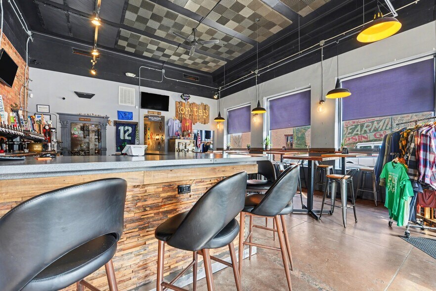 More Photos Of 188 N Main St, Mooresville Storefront Retail Office For Sale