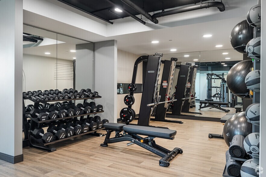 More Photos Of 988 S Manhattan Pl, Los Angeles Apartments For Lease