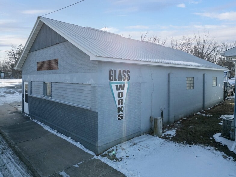 Primary Photo Of 1004 5th Ave, Charles City Specialty For Sale