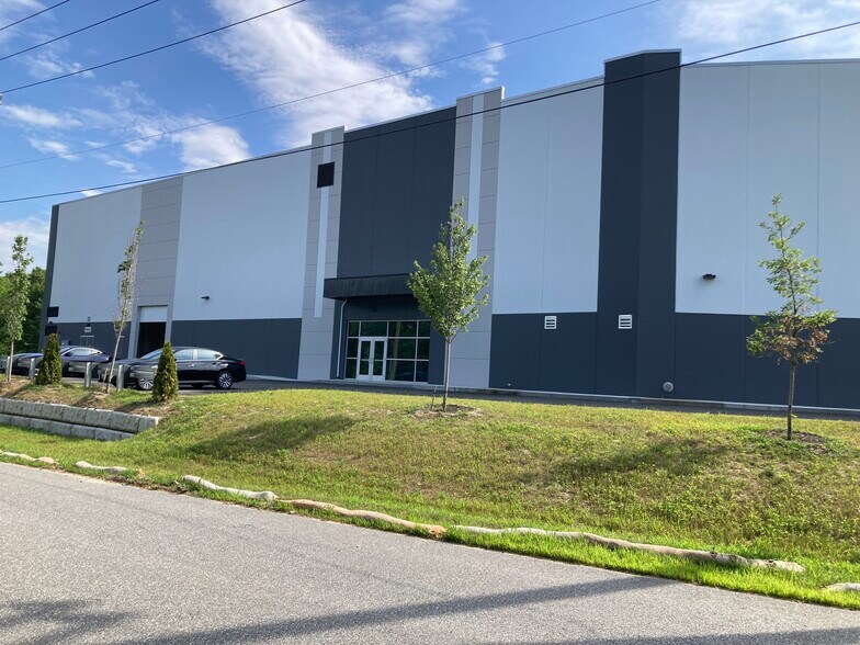 More Photos Of 7 Crow's Nest Circle Dr, Merrimack Warehouse For Lease