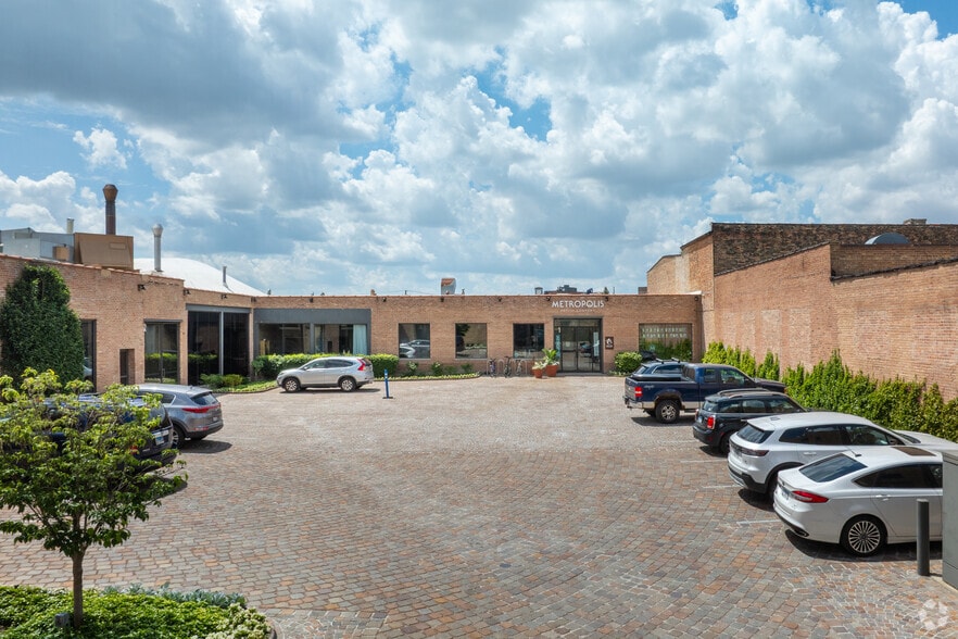 More Photos Of 3057 N Rockwell St, Chicago Storefront Retail Office For Lease