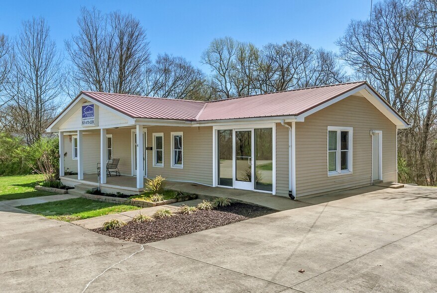 More Photos Of 5652 Highway 100, Lyles General Retail For Sale