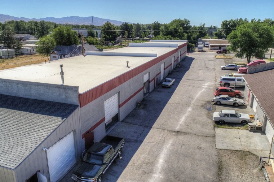 More Photos Of 504 E 43rd St, Garden City Warehouse For Lease