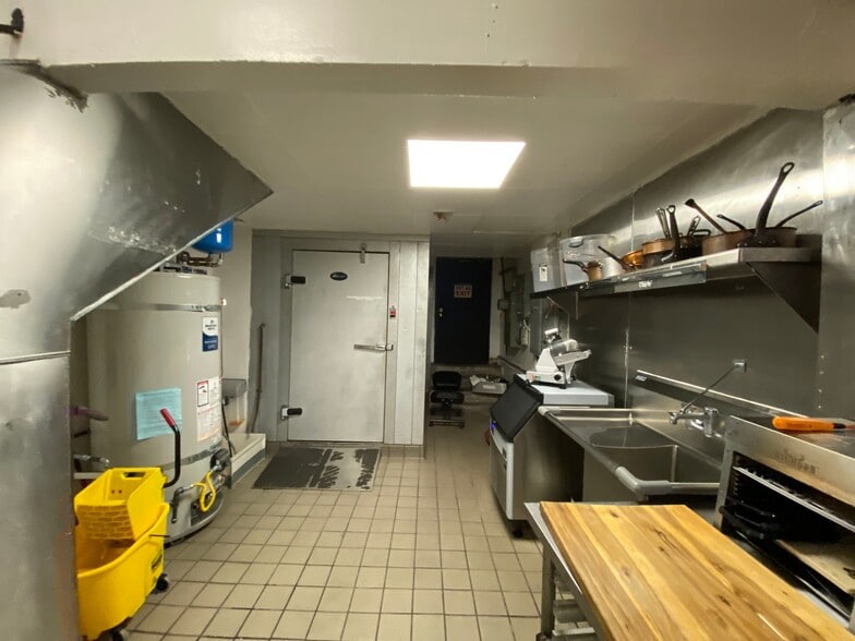 More Photos Of 7459 Melrose Ave, Los Angeles Restaurant For Lease