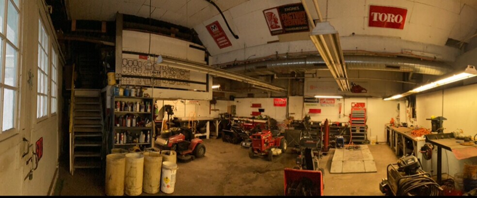 More Photos Of 27 W Spring St, Williamsville Auto Repair For Sale