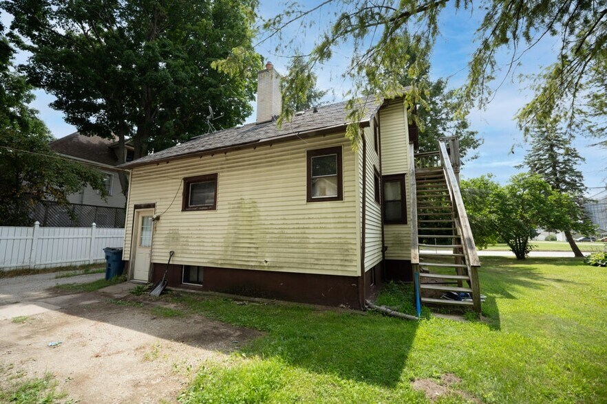 More Photos Of 203 E Delaware St, Decatur Multifamily For Sale