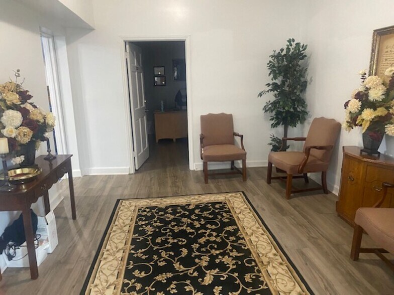 More Photos Of 109 Fontaine Dr, Ridgeway Funeral Home For Sale