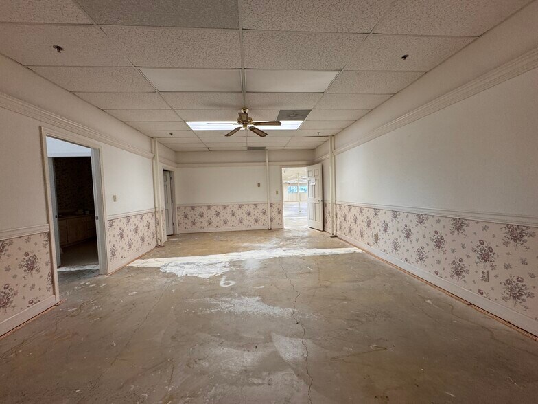 More Photos Of 4300-4356 Caterpillar Rd, Redding Manufacturing For Sale