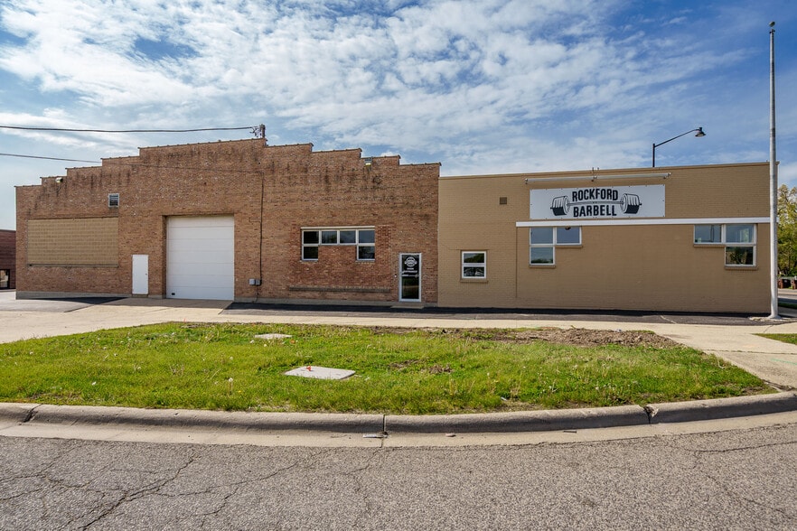 More Photos Of 208-210 Kishwaukee St, Rockford Light Distribution For Sale