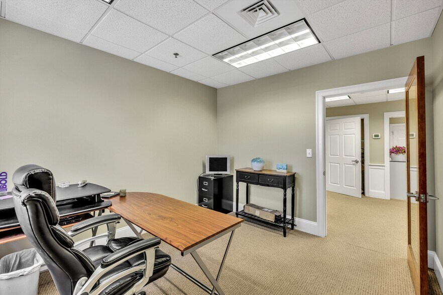 More Photos Of 540 Main St, Hyannis General Retail For Sale