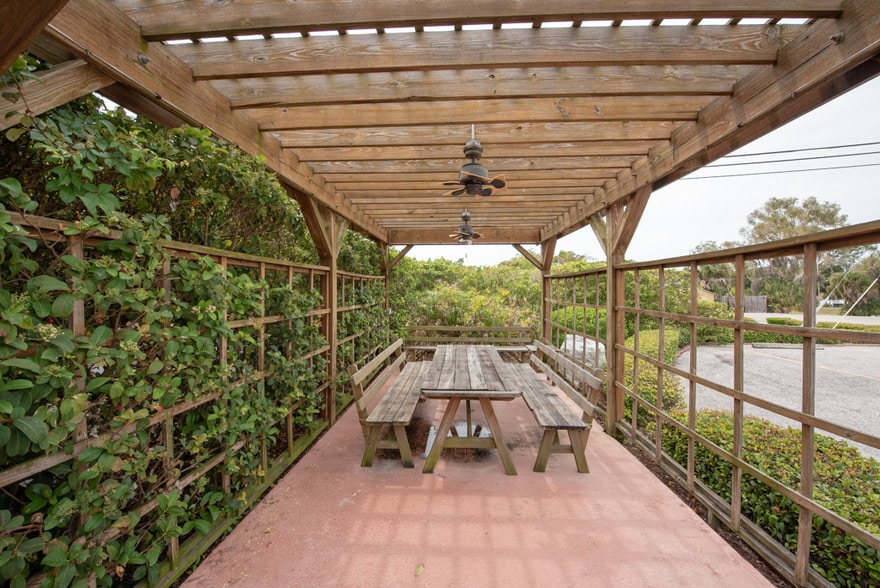More Photos Of 7430 Tamiami Trl, Sarasota Loft Creative Space For Lease