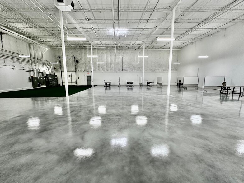 More Photos Of 2214 Braker Ln, Austin Distribution For Lease