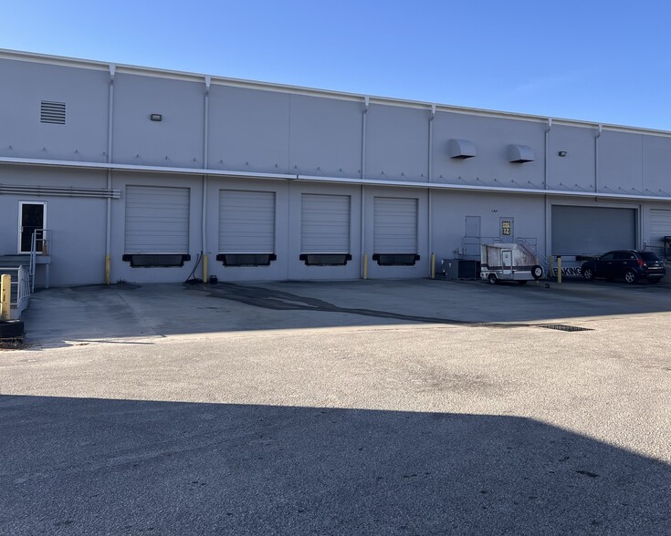 More Photos Of 290 Springview Commerce Dr, DeBary Distribution For Lease
